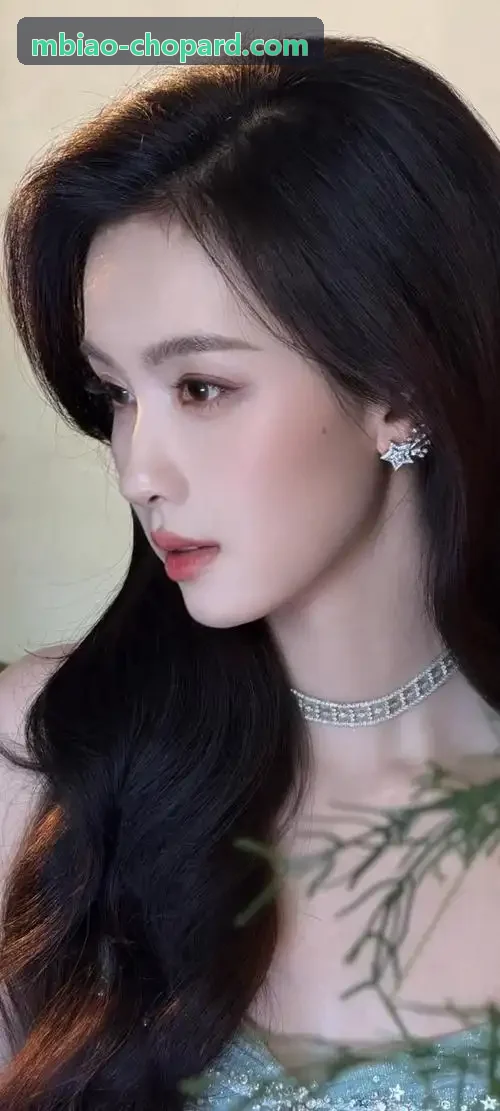 牵引式J9直营集团【CHINA】官方网站在车间主干道连线转运物料